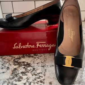 Salvatore Ferragamo Lillaz size 11 AA black calf